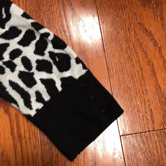 Turtleneck leopard sweater - Picture 2 of 2